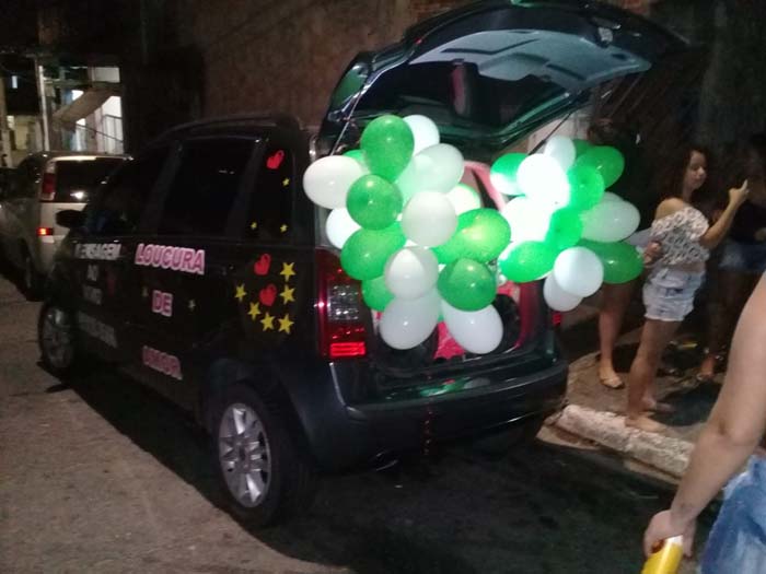 Homenagem ao Vivo para Aniversário da Amiga