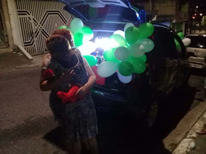 Homenagem ao Vivo para Aniversário da Amiga