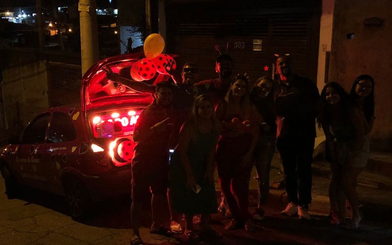 Carro de Homenagem em Mogi das Cruzes:  Uma Jornada de Amizade