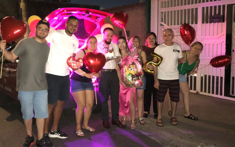 Carro de Homenagem em Guaianazes: Surpresa Especial para Jhullya e Victor