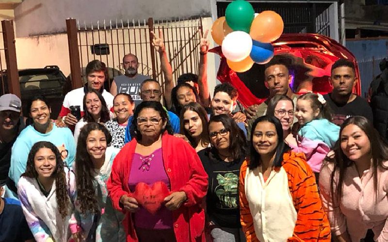 Carro de Mensagem emocionante de aniversário para Mãe
